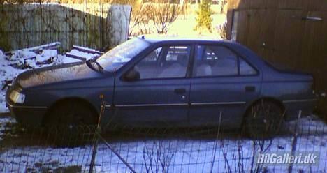 Peugeot 405 GR »Skrottet« - Min bil fra siden... Om vinteren vel og mærket... ;P billede 7