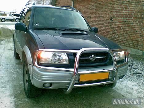 Suzuki grand vitara2,0 TD SOLGT - så kom der nyt gitter på billede 2