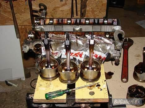 Toyota Celica t16 - Topstykke og de sidste stempler. billede 9