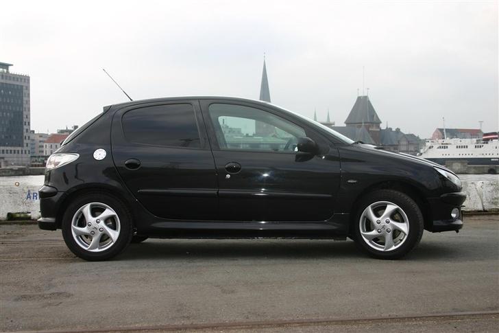 Peugeot 206 S16 --SOLGT-- - Her er den nyvasket. Med de nye tonet ruder. billede 1