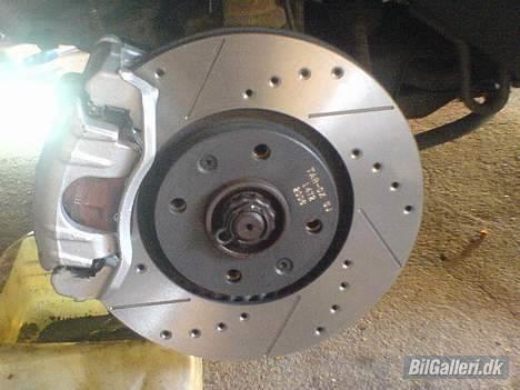 Peugeot 206 GTi [ SOLGT ] - De nye bremse kalibre + skiver da de blev monteret. billede 16