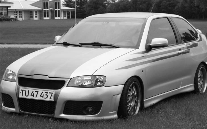 Seat Cordoba TDI Sport "Solgt" - Sep 08 - står og slapper af på græsset :) billede 1