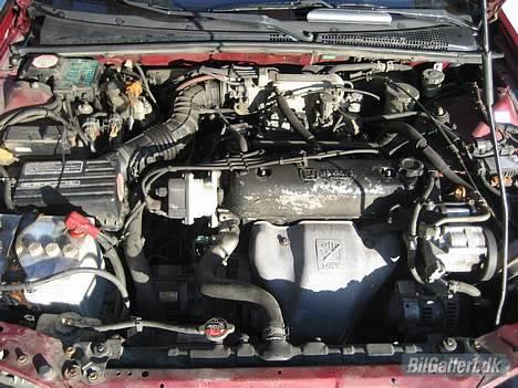 Honda Accord 2,2 EXRi- Solgt! - Maskinrummet.... Godt beskidt...  billede 12