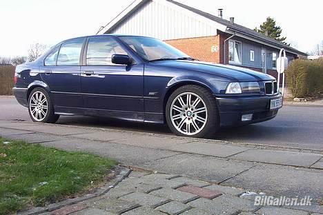 BMW 325 TDS *SOLGT* billede 3