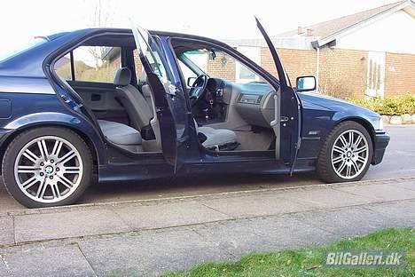 BMW 325 TDS *SOLGT* billede 4