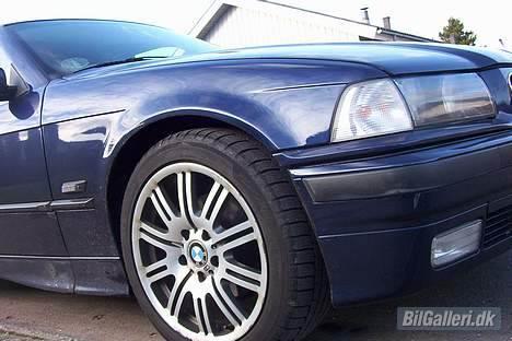 BMW 325 TDS *SOLGT* billede 6