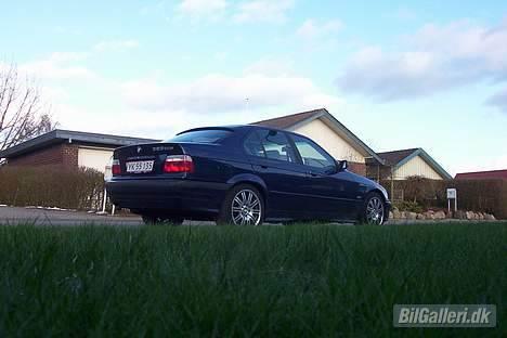 BMW 325 TDS *SOLGT* billede 8