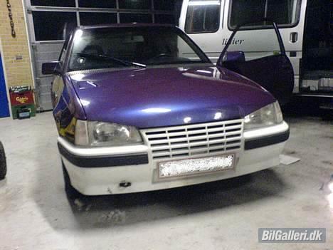 Opel Kadett Cc E - Denne frontskærm er TIL SALG...kom med et BUD...! billede 2