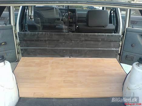 VW Golf 2. 1,3 - sådan så det ud før jeg gjorde noget ved det grimt. billede 3