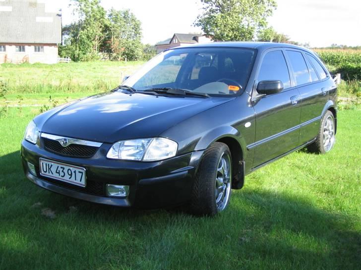 Mazda    323F GLX (solgt) - Har fået skiftet forruden:) billede 2