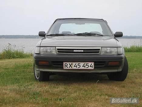 Toyota Carina 1.6 Xli 16V  SOLGT billede 2