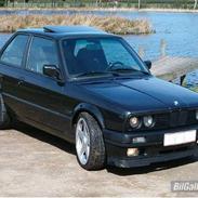 BMW 323i