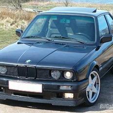 BMW 323i