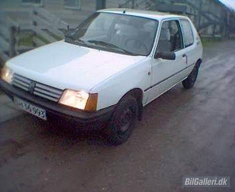Peugeot 205 billede 1