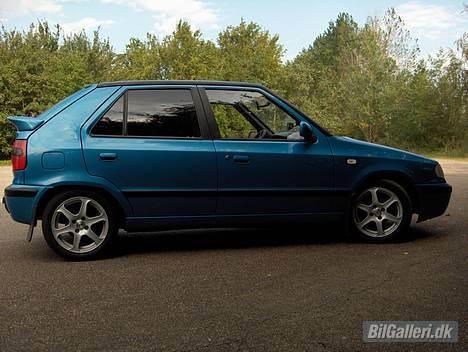Skoda Felicia "Blue Edition" - Bilen set fra siden billede 5