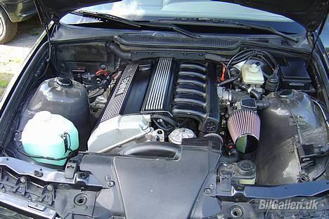 BMW 320i SOLGT billede 4