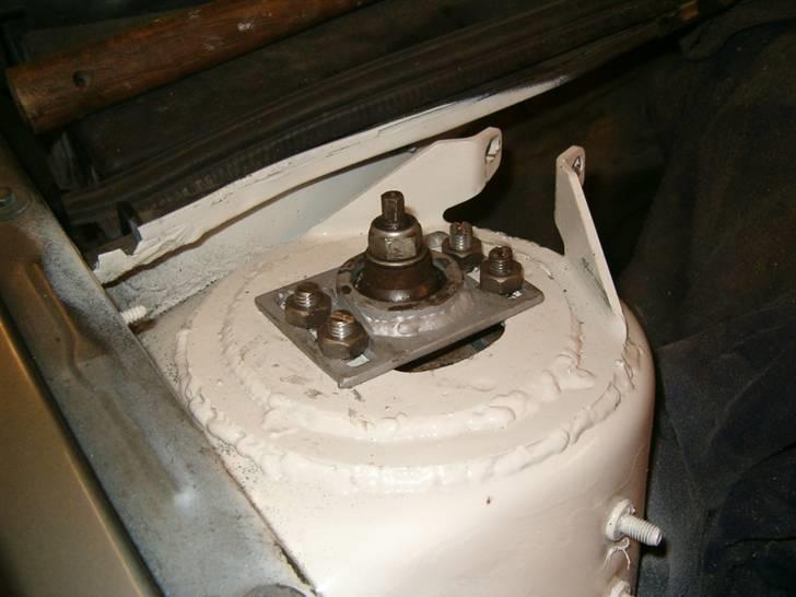 VW Golf GTi 16V Rally - Kugleled istedet for gummikonsoller som standard. Intet gummi nogensteder = meget larm og vibrationer. billede 7