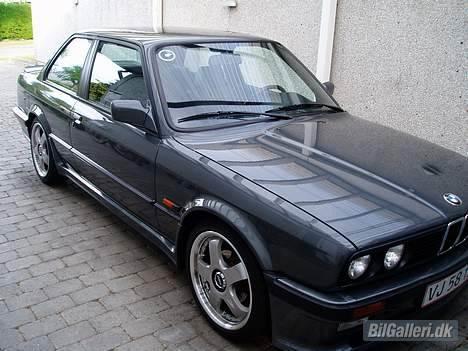 BMW 325 I billede 8