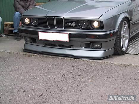 BMW E30 325i Touring - Meget lav, og ja det giver en del ballade, men man må lide for skønheden c¨,) billede 10