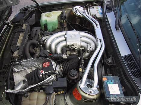 BMW E30 325i Touring - Motorrummet. Ja ved godt der skal bruges lidt knofedt, men det kommer billede 9