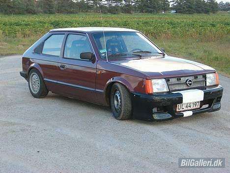 Opel Kadett D    DØD billede 1