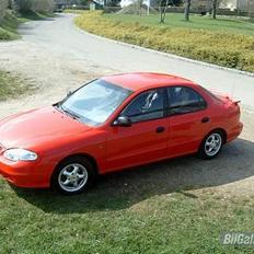 Hyundai ELANTRA 1,6 {SOLGT}
