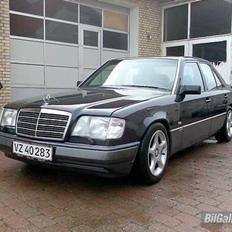 Mercedes Benz W124 300E-24V