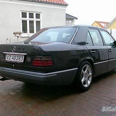 Mercedes Benz W124 300E-24V