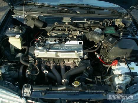 Mitsubishi Carisma - Motor billede 10