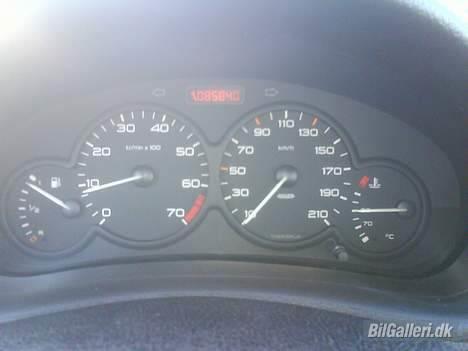 Peugeot 206 (Solgt) - kun 85000 km på klokken, kører som en ny bil! billede 7