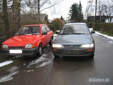 Toyota Corolla E10 - Corolla´en og min gamle Escort:) billede 14