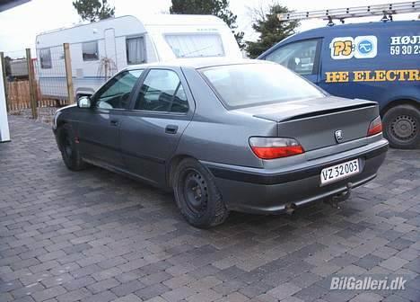 Peugeot 406 1,8 S (solgt) - Således ser hun ud billede 3