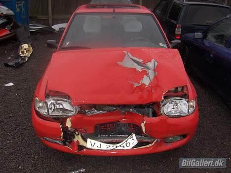 Ford (TOTALSKADET)Escort sport - Sådan så den ud efter jeg kørte op i røven på en anden billede 17