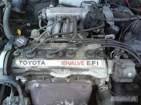 Toyota Carina II GLI (solgt) - skal nok vakes lidt billede 2