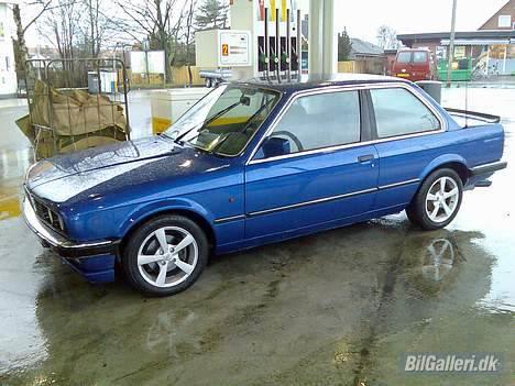 BMW 320i "SOLGT" - Sådan står den nu, den 1/2-2007 billede 2