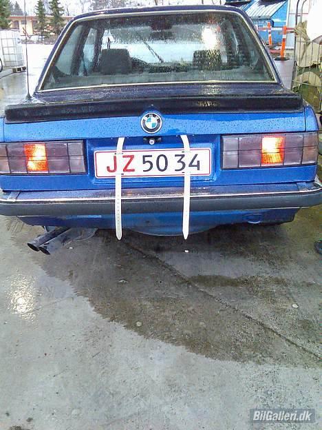 BMW 320i "SOLGT" - Sådan står den nu, den 1/2-2007 billede 4