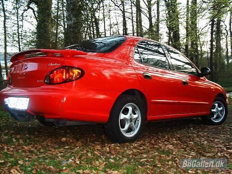 Hyundai ELANTRA 1,6 {SOLGT} billede 17