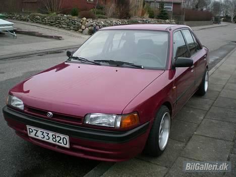 Mazda 323 billede 1