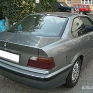 BMW 320I COUPE