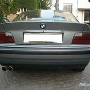 BMW 320I COUPE