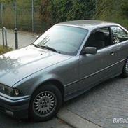 BMW 320I COUPE