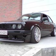 BMW E30 325i