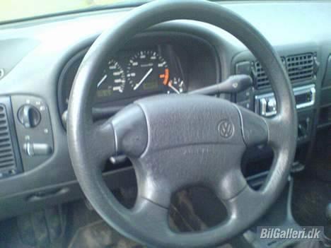 VW polo Solgt  - inden i  billede 8