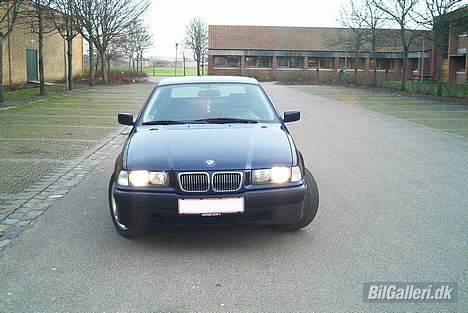 BMW - 316i Compact Solgt - Krom nyrer, gører afligevel en del ved sådan en front  billede 6