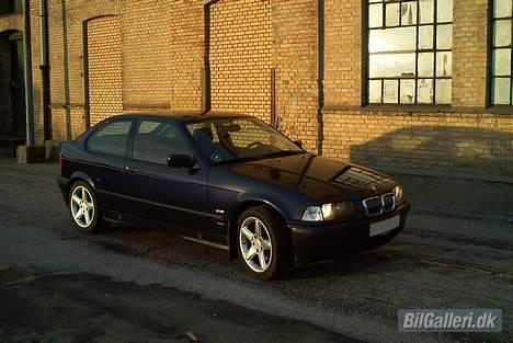 BMW - 316i Compact Solgt - Her holder den sig på skjul.. =P billede 8
