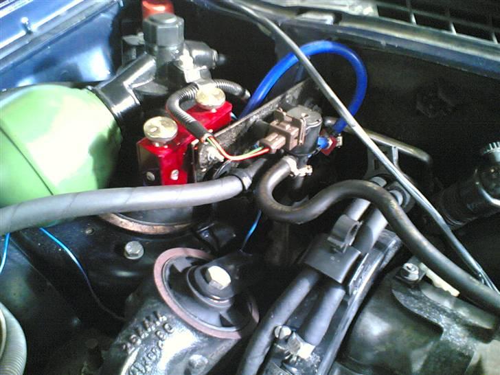 Citroën Xantia Turbo Activa  - herfra justeres ladetrykket i low og high boost stifter med en kontakt fra kabinen billede 15