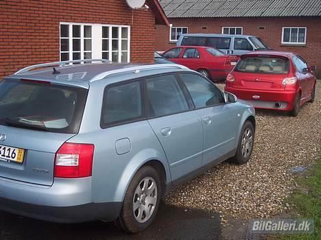 Audi A4 Avant solgt - Her er beviset for at bilen er min, mine 2 andre biler står i baggrunden ;-) billede 3