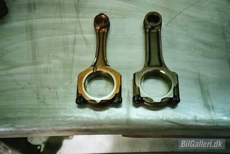 Toyota Corolla GT Coupé (AE86) - Ny plejlstang til venstre, gammel til højre. billede 11