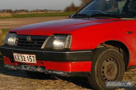 Opel ascona - så har den lidt fået en ny forende, den anden var rustet op billede 3