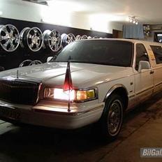 Lincoln tovn car limousine
